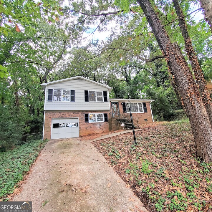 609 Bonnie Dell Dr in Marietta, GA - Foto de edificio