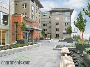 UW Tacoma Court 17 Apartments in Tacoma, WA - Foto de edificio - Building Photo
