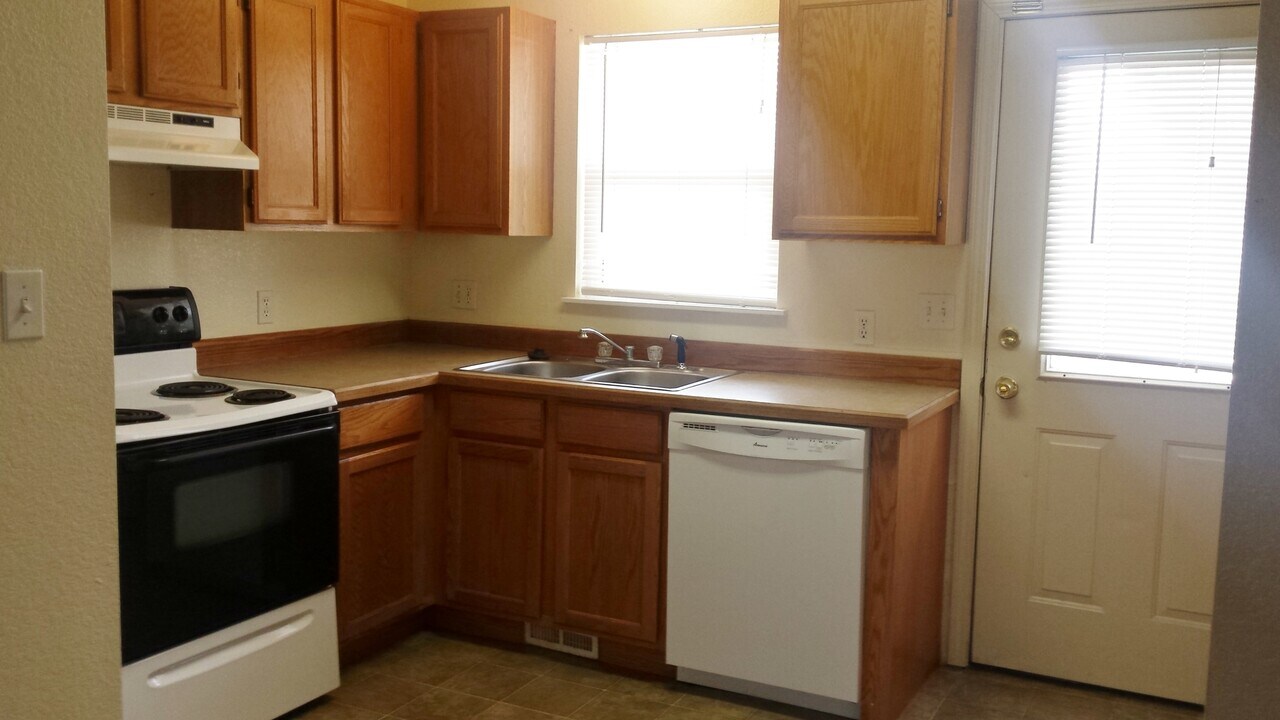 310 Ivy St in Nampa, ID - Building Photo