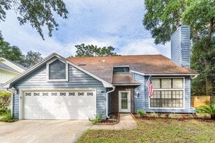 1614 Mariah Way E in Fort Walton Beach, FL - Building Photo