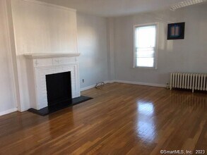 446 Old Stratfield Rd, Unit 1st FL in Fairfield, CT - Building Photo - Building Photo