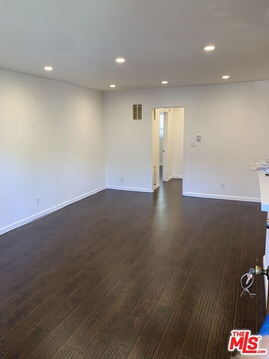 7924 Clinton St in Los Angeles, CA - Building Photo