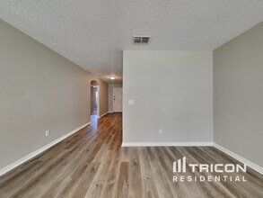 1608 Fitzgerald Dr in Dundee, FL - Building Photo - Building Photo
