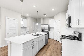 2213 Bay Breeze Dr in Kemah, TX - Building Photo - Building Photo