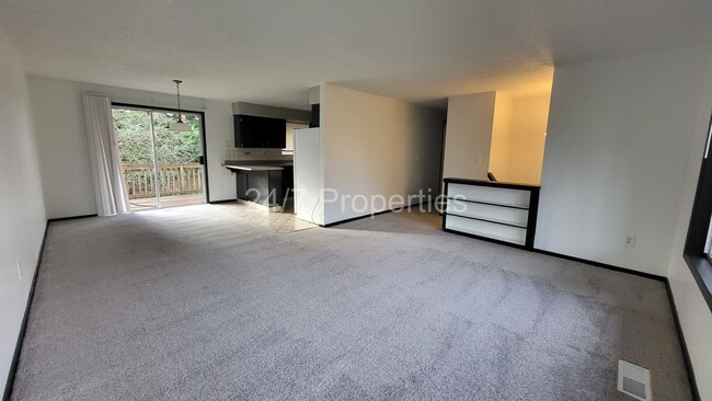 13840 SW Walker Rd in Beaverton, OR - Building Photo - Building Photo