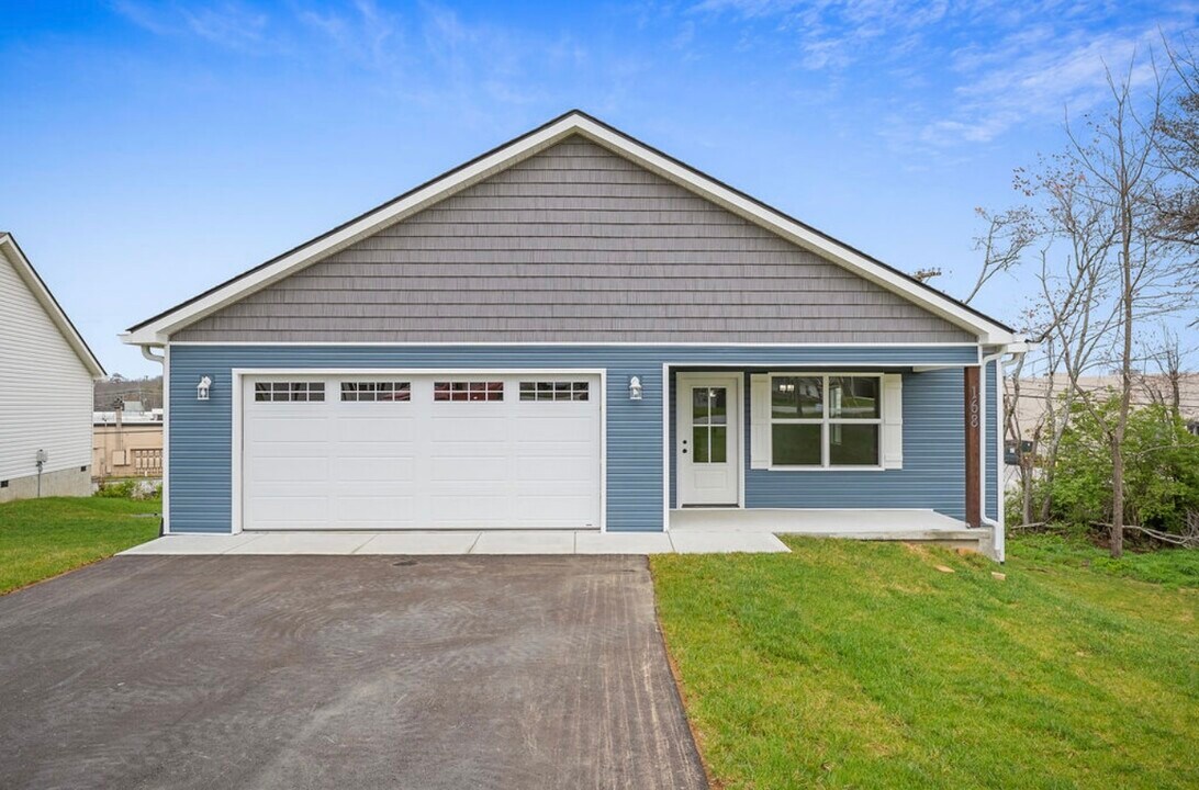 168 Sky View Meadow Dr in Crossville, TN - Building Photo