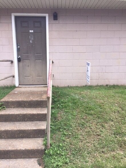 property at 2241 W Pensacola St
