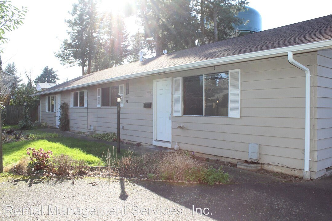 4122 SE Howe St in Milwaukie, OR - Building Photo