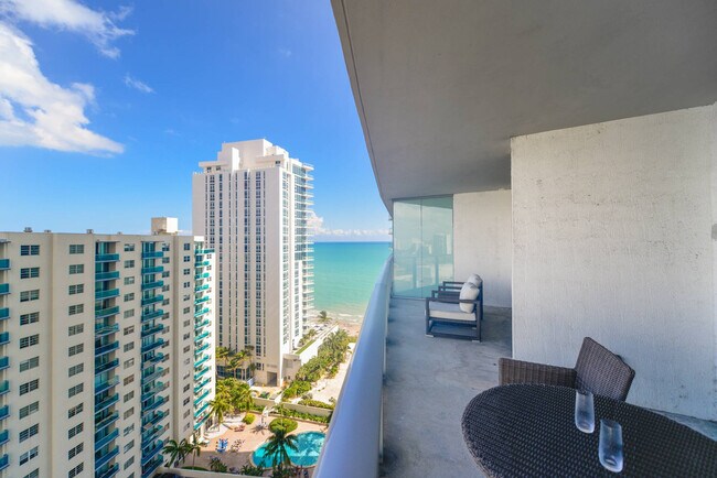 4111 S Ocean Dr in Hollywood, FL - Building Photo - Building Photo