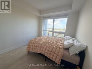 18 Water Walk Dr in Markham, ON - Building Photo - Building Photo