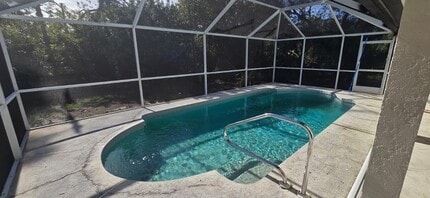 5329 Kasper St in Port Charlotte, FL - Foto de edificio - Building Photo