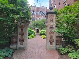 360 Ridge Ave in Evanston, IL - Building Photo