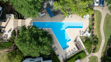 Sailpointe at Lake Norman in Cornelius, NC - Building Photo - Building Photo