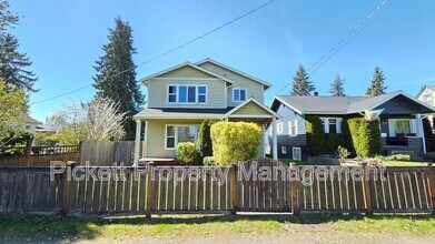 1733 N Wycoff Ave in Bremerton, WA - Building Photo - Building Photo