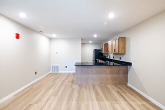 Woodland Hills Townhomes in Sioux City, IA - Foto de edificio - Interior Photo