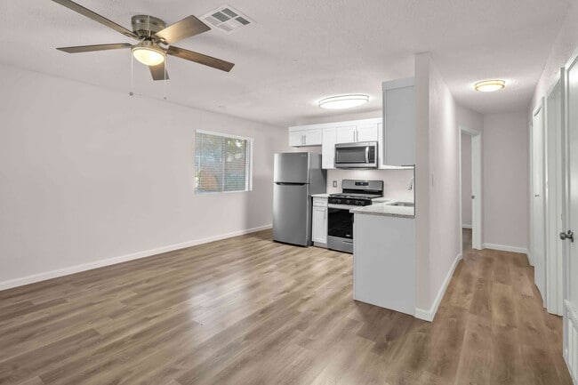 410 Regina St in San Antonio, TX - Building Photo - Building Photo