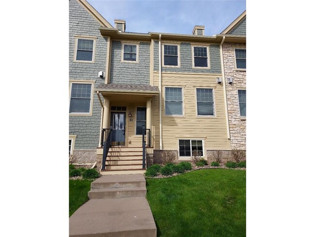 10752 Falling Water Ln in Woodbury, MN - Foto de edificio - Building Photo