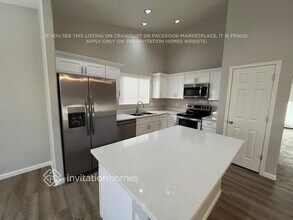 16063 W Saguaro Ln in Surprise, AZ - Foto de edificio - Building Photo