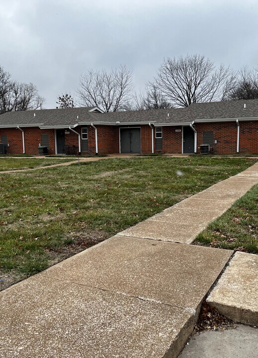 1512 W 14th Street in Chanute, KS - Foto de edificio