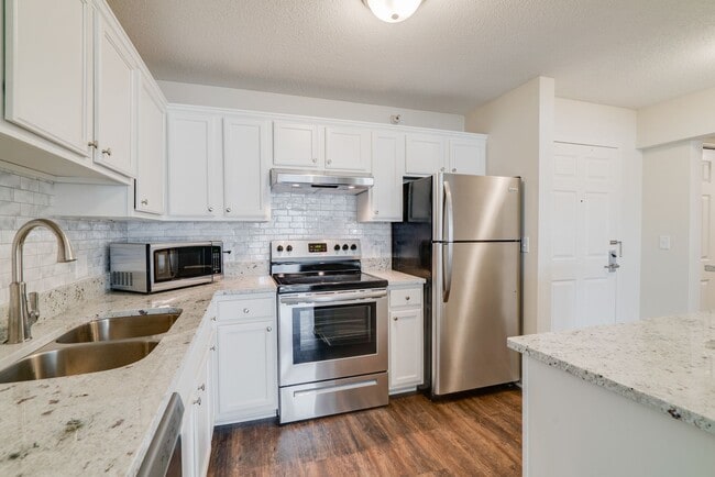 Neon Flats Apartments in Minneapolis, MN - Foto de edificio - Building Photo