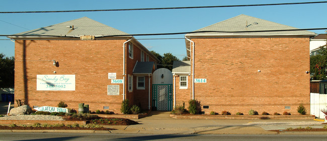 3614 E Ocean View Ave in Norfolk, VA - Building Photo - Building Photo