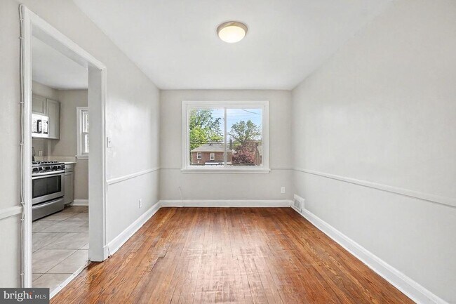 828 St Dunstans Rd in Baltimore, MD - Building Photo - Building Photo