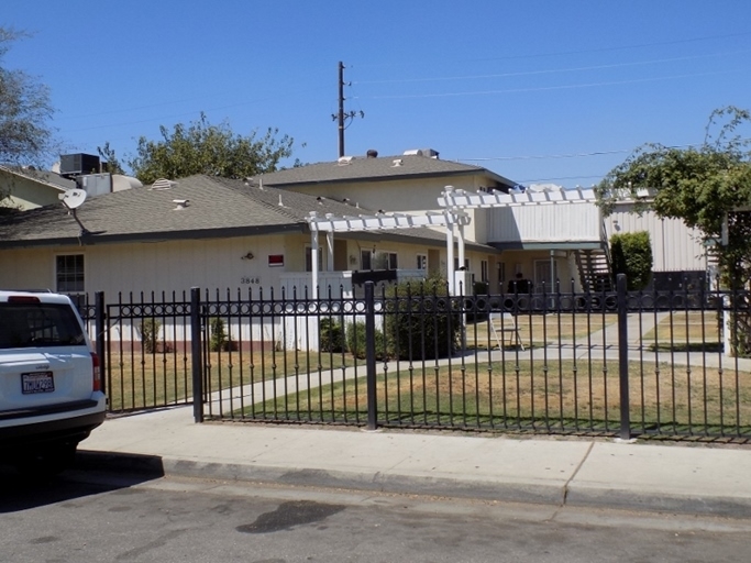3848 Soranno Ave in Bakersfield, CA - Foto de edificio
