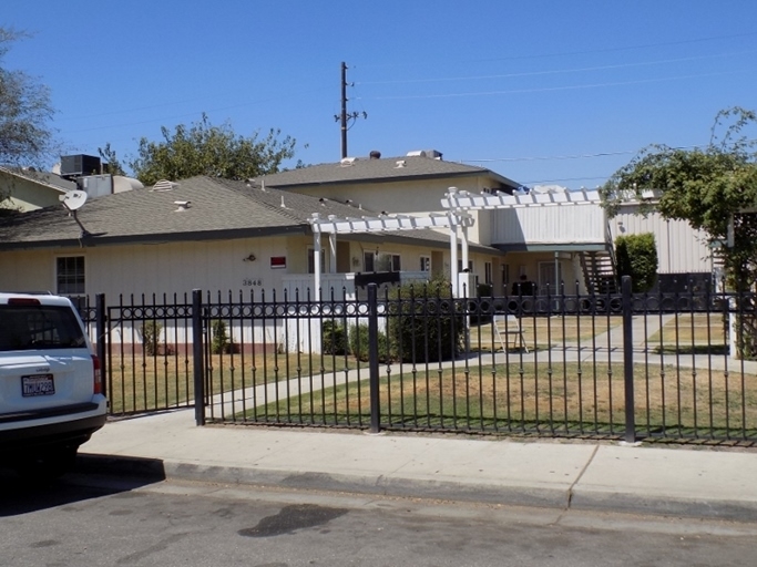 3848 Soranno Ave in Bakersfield, CA - Building Photo