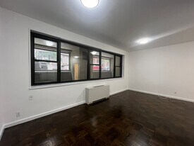 405 E 56th St in New York, NY - Building Photo