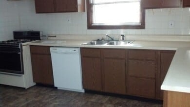 10622 E Scarritt Ave in Sugar Creek, MO - Building Photo - Building Photo