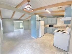 2208 Komo Mai Dr in Pearl City, HI - Building Photo - Building Photo