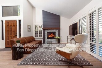 15677 Via Calanova in San Diego, CA - Building Photo - Building Photo