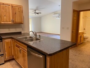 827 Chippewa Crossing Blvd in Chippewa Falls, WI - Foto de edificio - Building Photo