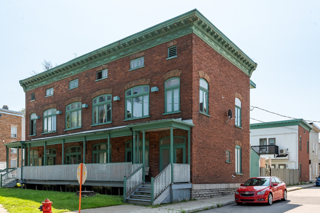 1037D Saint-Vallier Rue O in Québec, QC - Building Photo