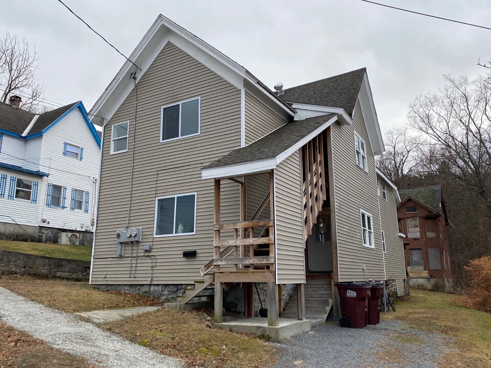 10 Beech St in Gloversville, NY - Building Photo