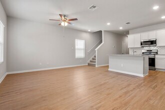 3924 Abbott Pass in Saint Hedwig, TX - Building Photo - Building Photo