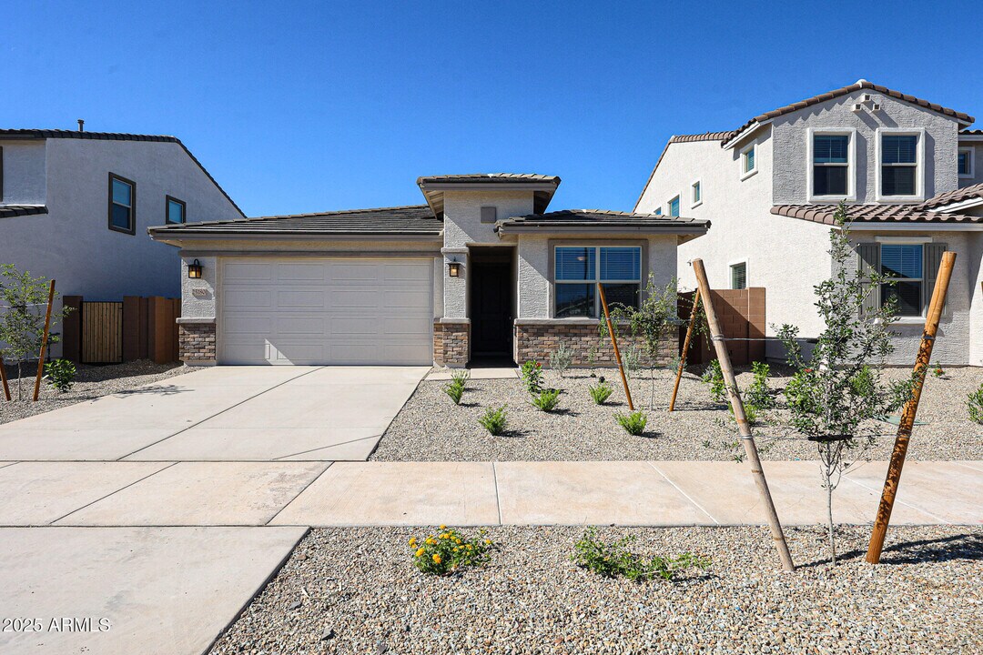 25180 N 172nd Dr in Surprise, AZ - Building Photo