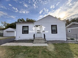 3711 37th St in Des Moines, IA - Building Photo