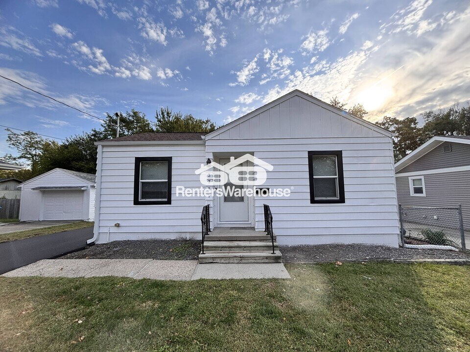 3711 37th St in Des Moines, IA - Building Photo