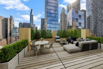 106 Central Park S in New York, NY - Building Photo - Building Photo