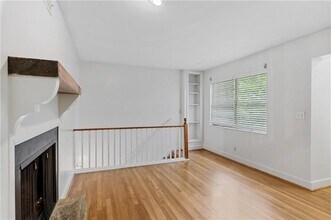 11 Peachtree Hills Ave NE in Atlanta, GA - Building Photo - Building Photo