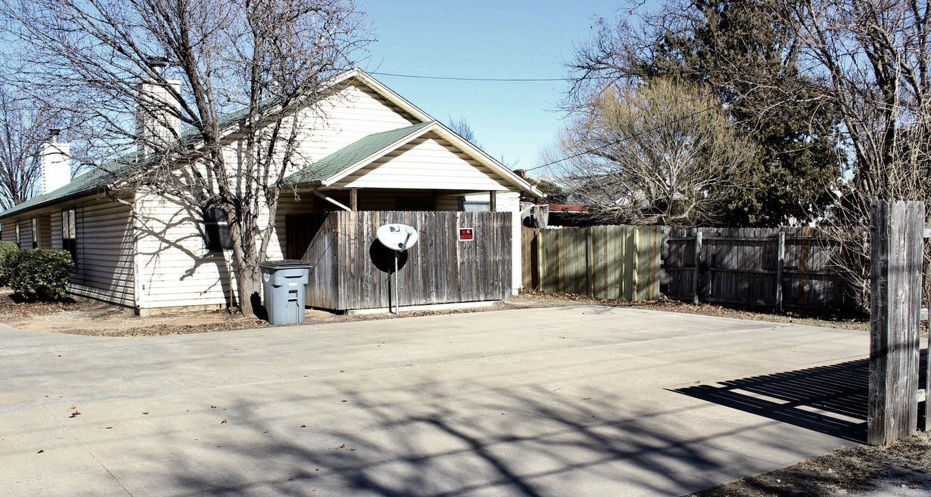 910 NW Ferris Ave in Lawton, OK - Foto de edificio