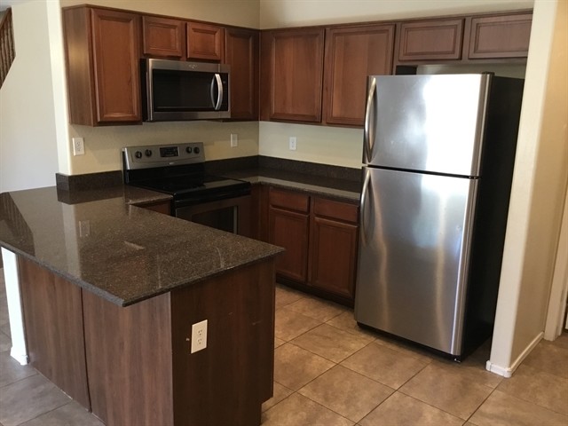 18127 W Smokey Dr in Surprise, AZ - Building Photo - Building Photo