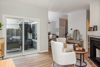 1954 Bristol St in Petaluma, CA - Building Photo - Building Photo