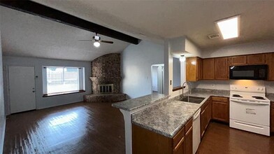 3105 Amber Dr S in Fort Worth, TX - Building Photo - Building Photo