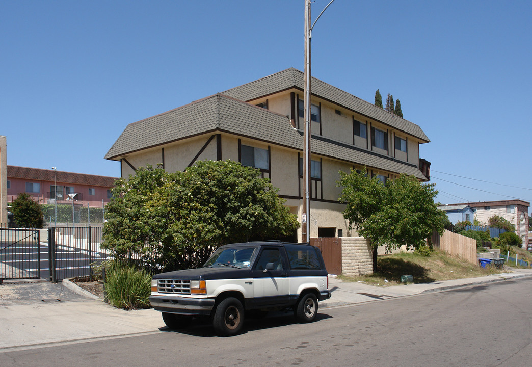 1871 E 17th St in National City, CA - Building Photo