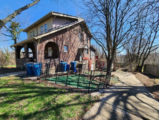 property at 904 Alpine Blvd