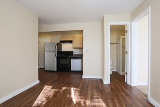 Ashburn Court Apartments in Carbondale, IL - Building Photo - Interior Photo