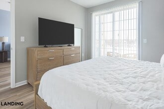 100 River Park Dr in Raritan, NJ - Foto de edificio - Building Photo