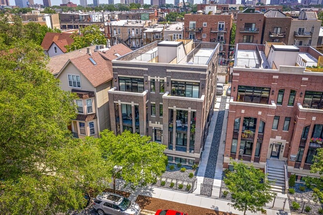 3343 N Kenmore Ave, Unit 3347